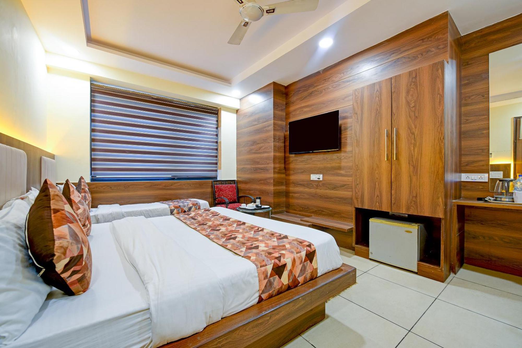 Hotel Le Grand - Walk-In From Rk Ashram Metro Station New Delhi Buitenkant foto