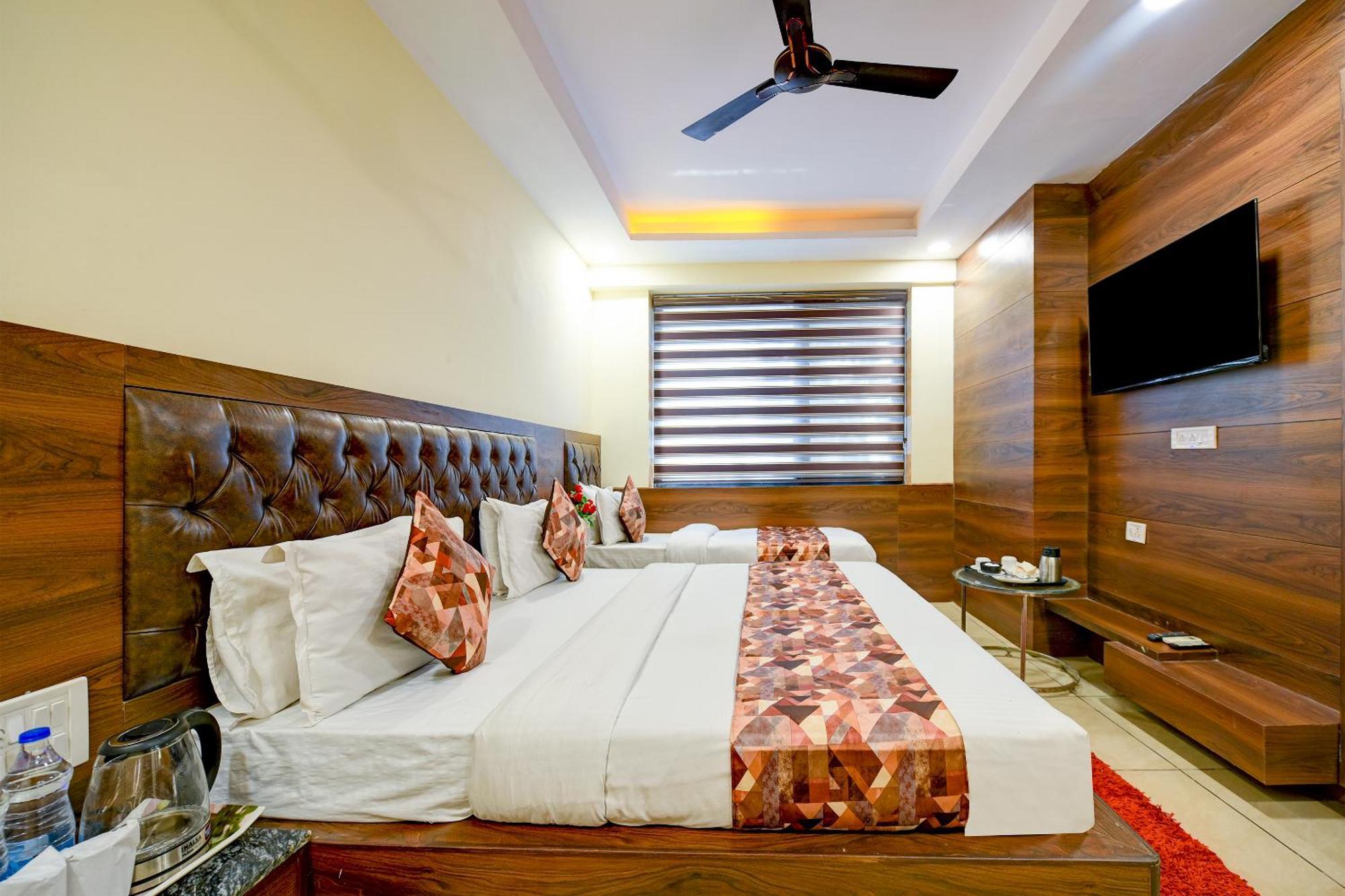 Hotel Le Grand - Walk-In From Rk Ashram Metro Station New Delhi Buitenkant foto