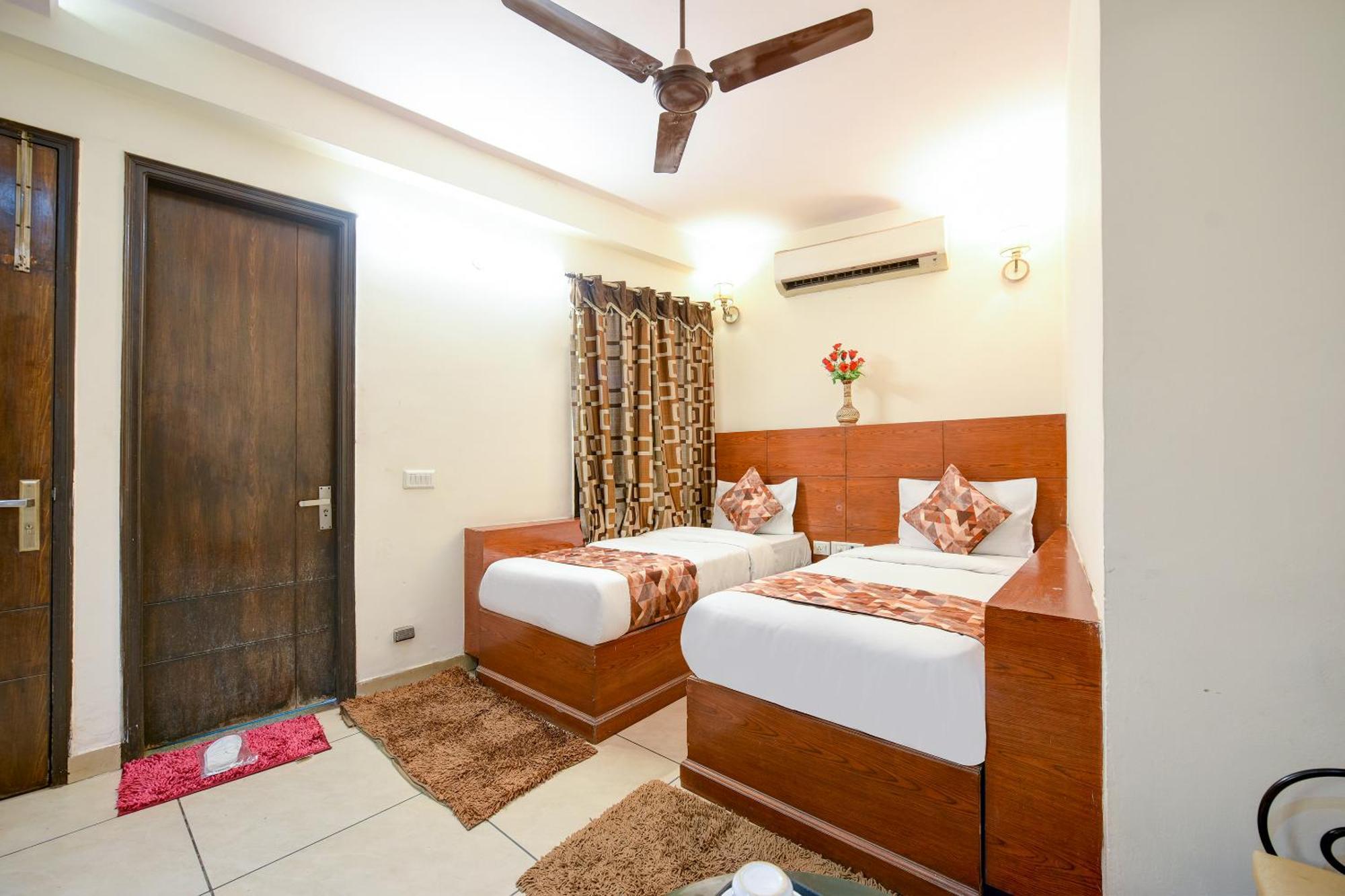 Hotel Le Grand - Walk-In From Rk Ashram Metro Station New Delhi Buitenkant foto